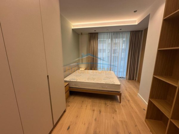 Tirane, jepet me qera apartament 2+1+2+Parkim+Ballkon Kati 3, 145 m² 3.500 € (Air Albania Stadium)