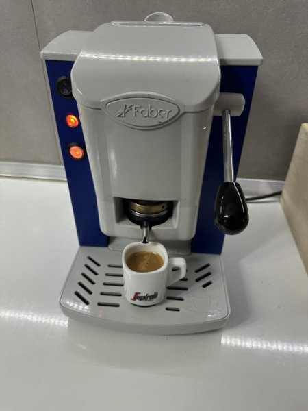 Tirane, shes Makine kafeje | Ekspres Ekspres Kafe