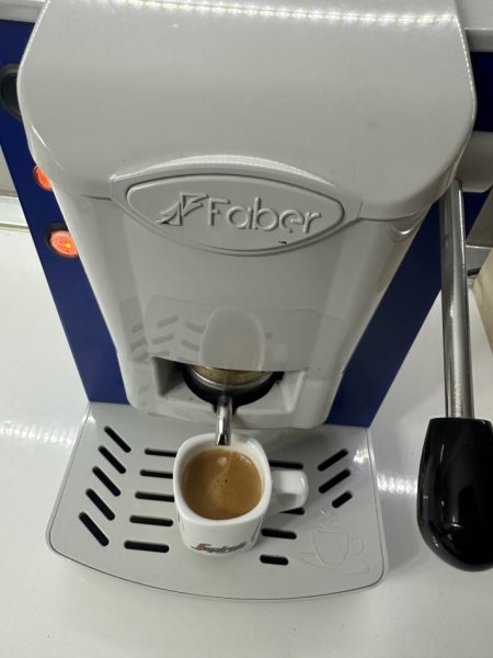 Tirane, shes Makine kafeje | Ekspres Ekspres Kafe