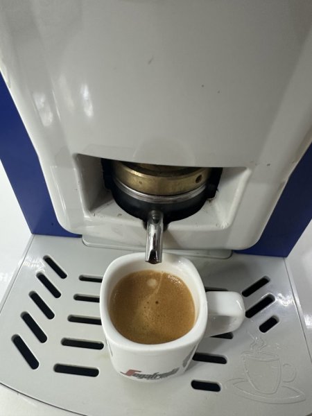 Tirane, shes Makine kafeje | Ekspres Ekspres Kafe