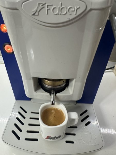 Tirane, shes Makine kafeje | Ekspres Ekspres Kafe