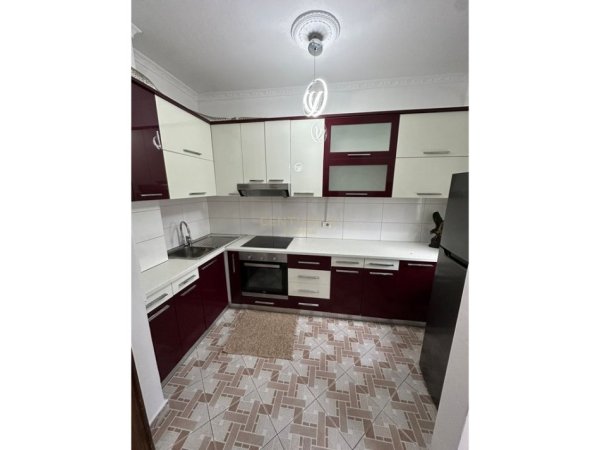 Tirane, jepet me qera apartament 2+1+Ballkon Kati 7, 100 m² 500 € (Astir vila-L)