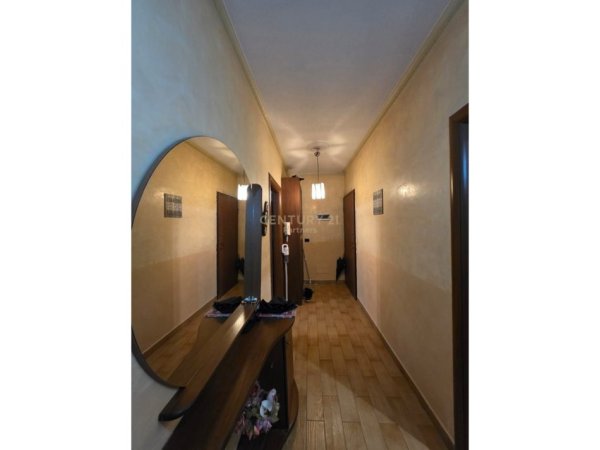 Tirane, jepet me qera apartament 2+1+Ballkon Kati 10, 100 m² 600 € (hipoteka)
