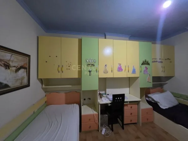 Tirane, jepet me qera apartament 2+1+Ballkon Kati 10, 100 m² 600 € (hipoteka)