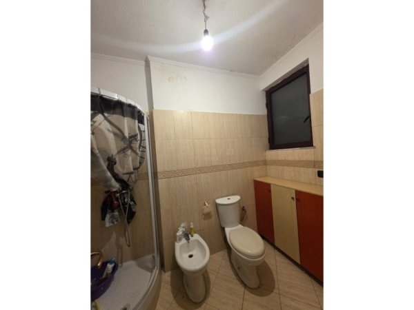 Tirane, jepet me qera apartament 2+1+Ballkon Kati 10, 100 m² 600 € (hipoteka)