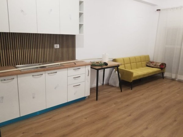 Tirane, jepet me qera apartament 1+1 Kati 3, 60 m² 450 € (ali demi)