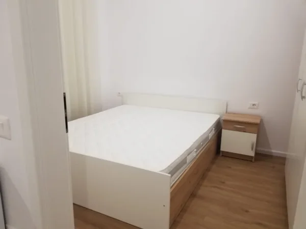 Tirane, jepet me qera apartament 1+1 Kati 3, 60 m² 450 € (ali demi)