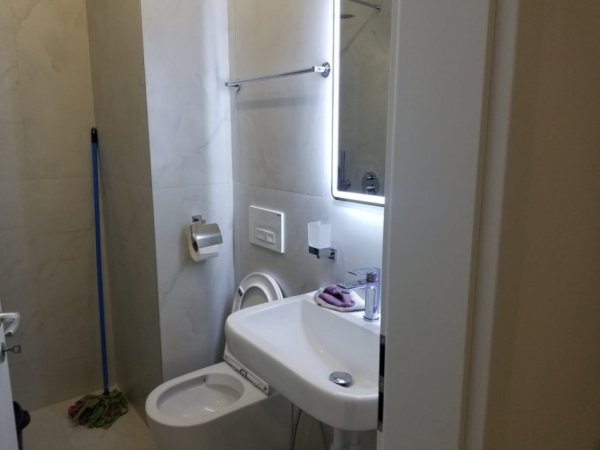 Tirane, jepet me qera apartament 1+1 Kati 3, 60 m² 450 € (ali demi)