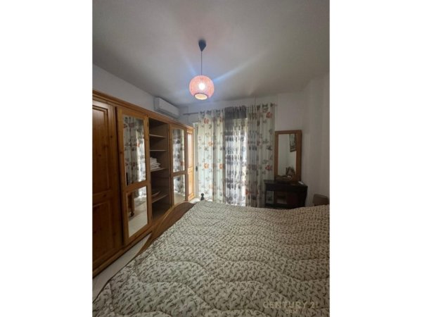 Tirane, jepet me qera apartament 2+1+Ballkon Kati 8, 100 m² 700 € (pazari ri)