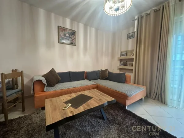 Tirane, jepet me qera apartament 2+1+Ballkon Kati 8, 100 m² 700 € (pazari ri)