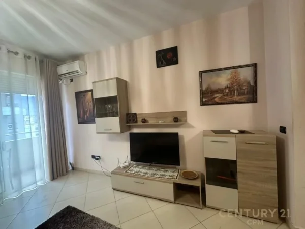 Tirane, jepet me qera apartament 2+1+Ballkon Kati 8, 100 m² 700 € (pazari ri)
