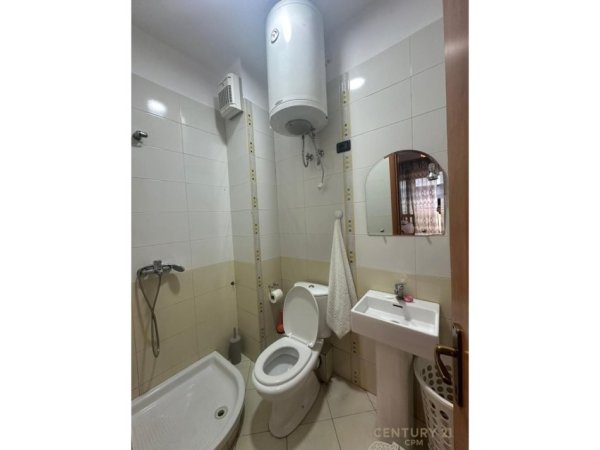 Tirane, jepet me qera apartament 2+1+Ballkon Kati 8, 100 m² 700 € (pazari ri)