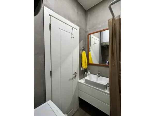 Tirane, jepet me qera apartament 1+1 Kati 3, 41 m² 500 € (liqeni artificial)