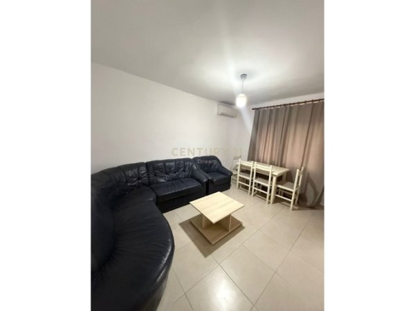 Tirane, jepet me qera apartament 2+1+Ballkon Kati 3, 65 m² 450 € (oxhaku)