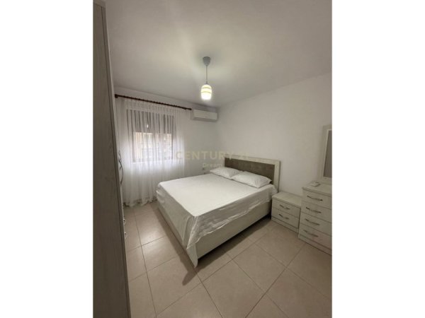 Tirane, jepet me qera apartament 2+1+Ballkon Kati 3, 65 m² 450 € (oxhaku)