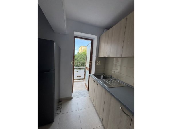 Tirane, jepet me qera apartament 2+1+Ballkon Kati 3, 65 m² 450 € (oxhaku)