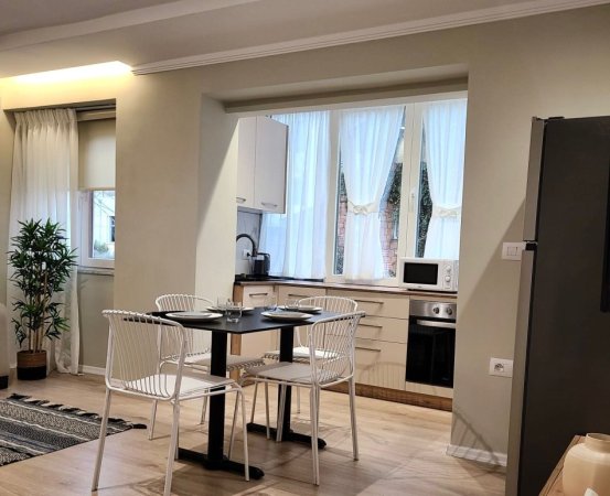 Me Qera : 1+1📍Qender (150m nga Sheshi Skenderbej🔥) - 70.000 Lek - S.66m² - E Investuar ne Detaje✨