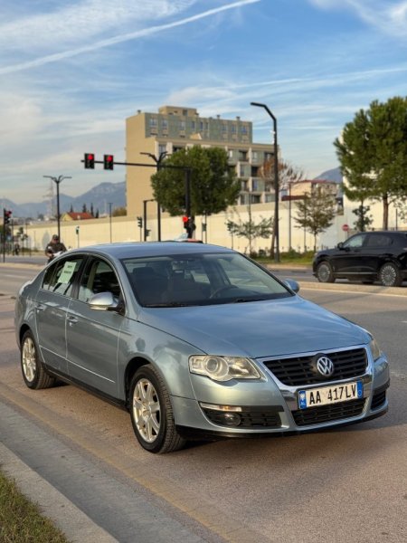 Tirane, shitet makine Passat Nafte, blu e hapur manuale Klima 320.000 km 3.200 €