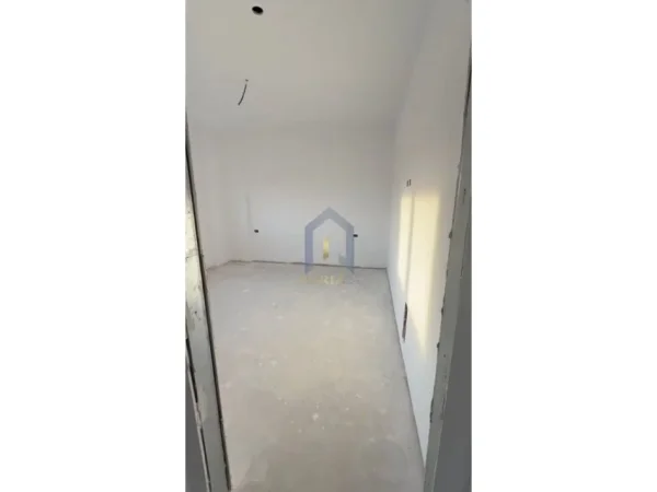 Tirane, shitet apartament 1+1+Ballkon Kati 3, 80 m² 125.000 € (Farke)