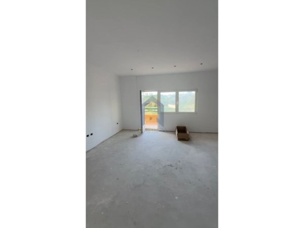 Tirane, shitet apartament 1+1+Ballkon Kati 3, 80 m² 125.000 € (Farke)