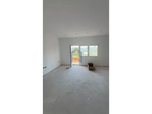 Tirane, shitet apartament 1+1+Ballkon Kati 3, 80 m² 125.000 € (Farke)