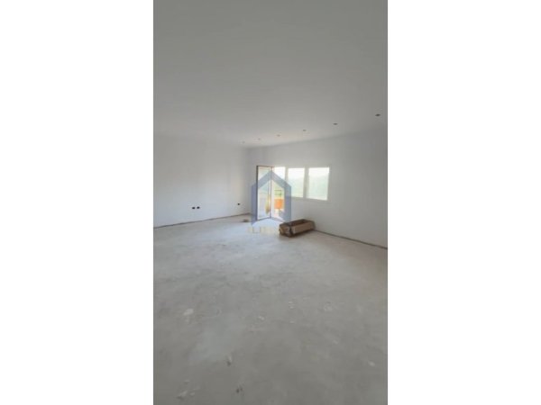 Tirane, shitet apartament 1+1+Ballkon Kati 3, 80 m² 125.000 € (Farke)