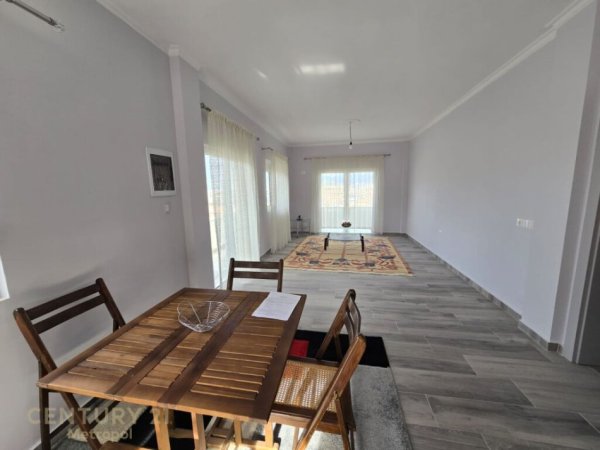 Tirane, jepet me qera shtepi 2+1+Ballkon Kati 3, 93 m² 500 € (shkoze rruga filip shiroka)
