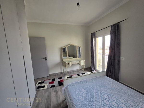 Tirane, jepet me qera shtepi 2+1+Ballkon Kati 3, 93 m² 500 € (shkoze rruga filip shiroka)