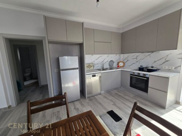 Tirane, jepet me qera shtepi 2+1+Ballkon Kati 3, 93 m² 500 € (shkoze rruga filip shiroka)
