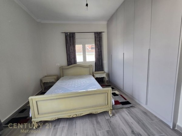 Tirane, jepet me qera shtepi 2+1+Ballkon Kati 3, 93 m² 500 € (shkoze rruga filip shiroka)