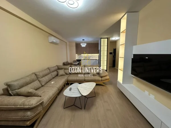 Tirane, jepet me qera apartament 2+1+Ballkon Kati 1, 120 m² 1.300 € (Liqeni i Thatë)