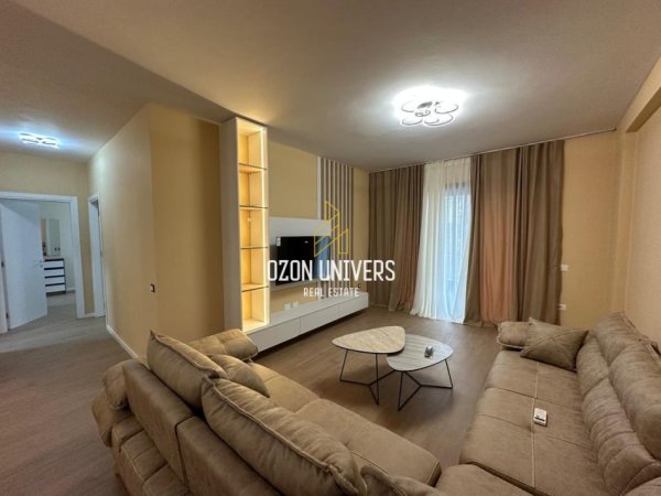 Tirane, jepet me qera apartament 2+1+Ballkon Kati 1, 120 m² 1.300 € (Liqeni i Thatë)
