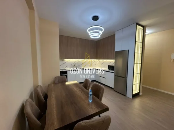 Tirane, jepet me qera apartament 2+1+Ballkon Kati 1, 120 m² 1.300 € (Liqeni i Thatë)