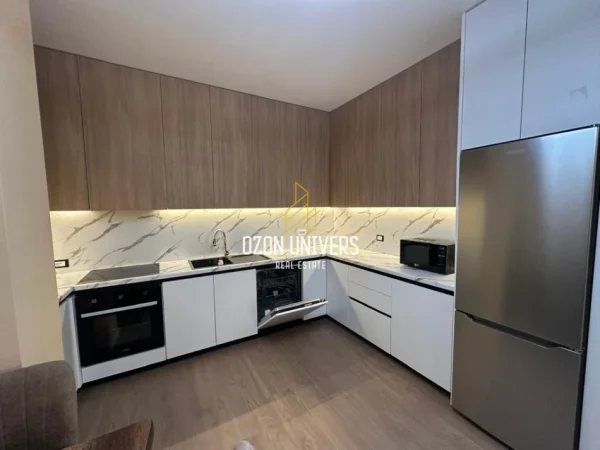 Tirane, jepet me qera apartament 2+1+Ballkon Kati 1, 120 m² 1.300 € (Liqeni i Thatë)