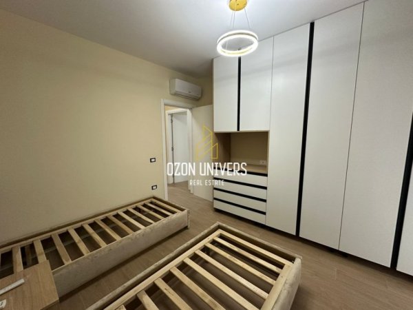 Tirane, jepet me qera apartament 2+1+Ballkon Kati 1, 120 m² 1.300 € (Liqeni i Thatë)