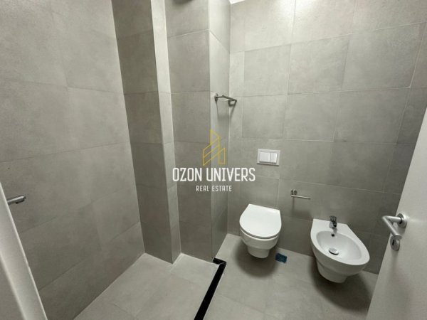 Tirane, jepet me qera apartament 2+1+Ballkon Kati 1, 120 m² 1.300 € (Liqeni i Thatë)