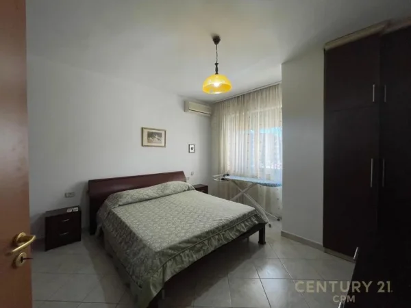 Tirane, jepet me qera apartament 2+1+Ballkon Kati 4, 103 m² 750 € (pazari i ri)