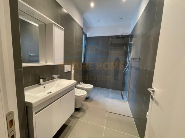 Tirane, jepet me qera apartament 3+1 Kati 1, 155 m² 2.100 € 