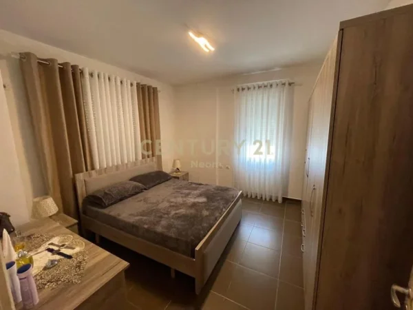 Tirane, jepet me qera apartament 2+1+Ballkon Kati 2, 95 m² 650 € (liqeni thate)