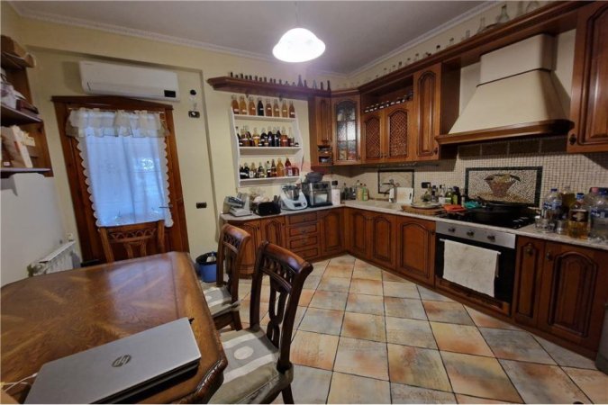 Vlore, shitet apartament+verande | Penthouse 3+1+Ballkon , 320 m² 310.000 € (Pranë Gjimnazit “Ali Demi”, Vlorë)