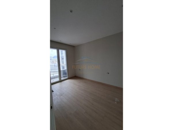 Tirane, jepet me qera ambjent biznesi Kati 6, 67 m² 850 € 