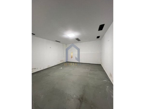 Tirane, jepet me qera ambjent biznesi Kati -1, 637 m² 5.000 € (Komuna Parisit)