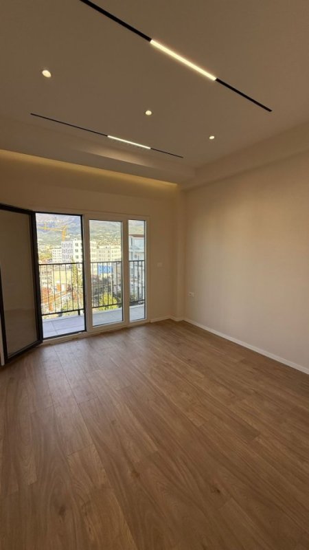 Tirane, shitet apartament 1+1+Ballkon Kati 2, 56 m² 91.443 € (Ali Demi)