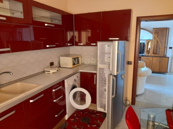 Tirane, jepet me qera apartament 3+1+Ballkon Kati 2, 120 m² 450 € (shkoze)