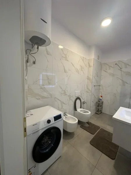 Tirane, jepet me qera apartament 1+1 Kati 1, 