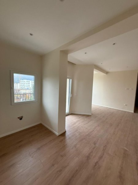 Tirane, shitet apartament 1+1+Ballkon Kati 2, 76 m² 124.750 € (Ali Demi)