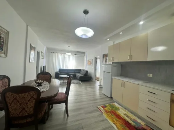 Tirane, jepet me qera apartament 2+1 , 92 m² 700 € (RRUGA DRITAN HOXHA)