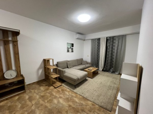 Tirane, jepet me qera apartament 1+1+Ballkon Kati 6, 60 m² 650 € (prane Postes Shqipetare)
