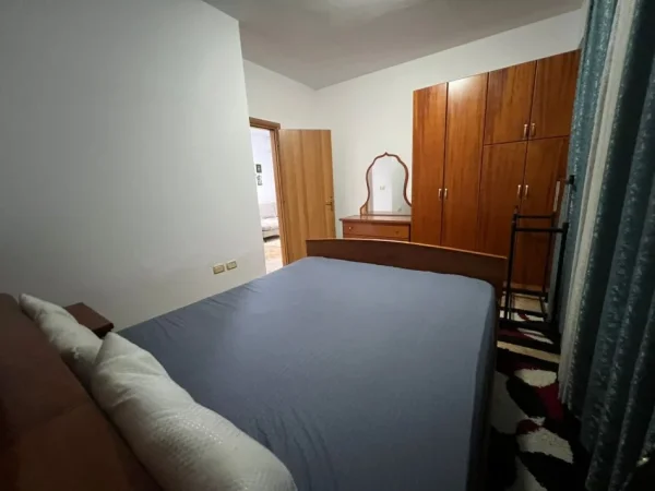 Tirane, jepet me qera apartament 1+1+Ballkon Kati 6, 60 m² 650 € (prane Postes Shqipetare)