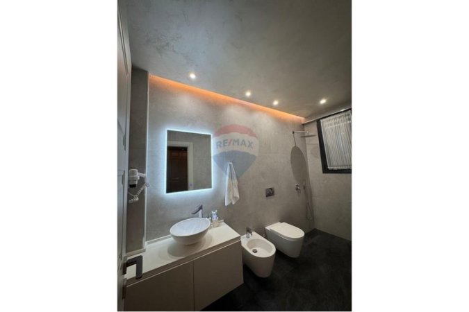 Vlore, shitet apartament duplex Dublex Kati 6, 265 m² 350.000 € (Rruga Enver Jaho, pranë Fjortesit)